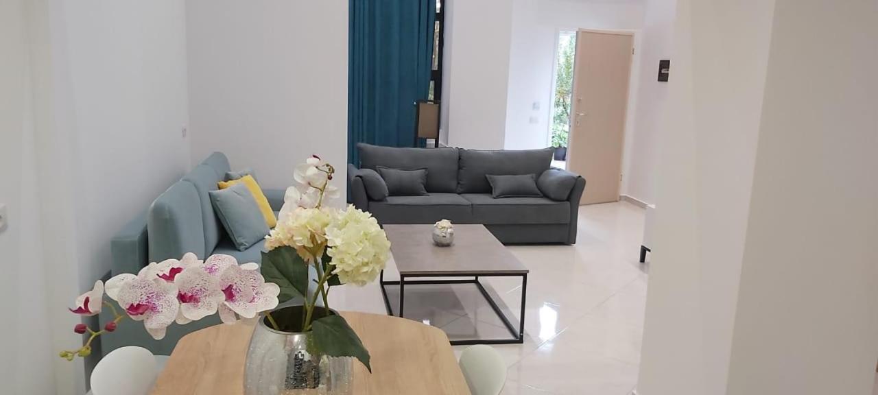 Apartament Me Qera Dublex Lungomare วญอเรอ ภายนอก รูปภาพ