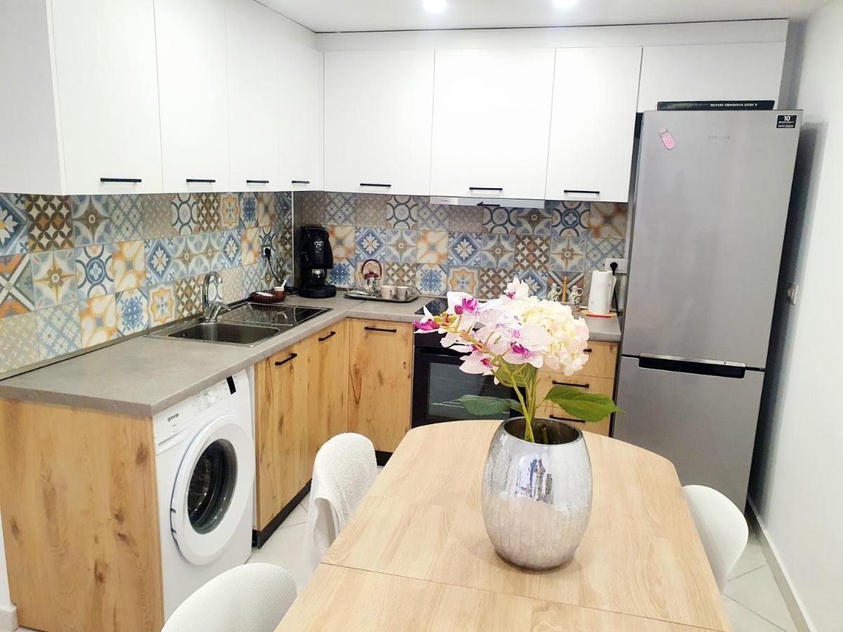 Apartament Me Qera Dublex Lungomare วญอเรอ ภายนอก รูปภาพ